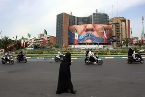 واشنطن تهدد بعقوبات على عمان بسبب مضيق هرمز