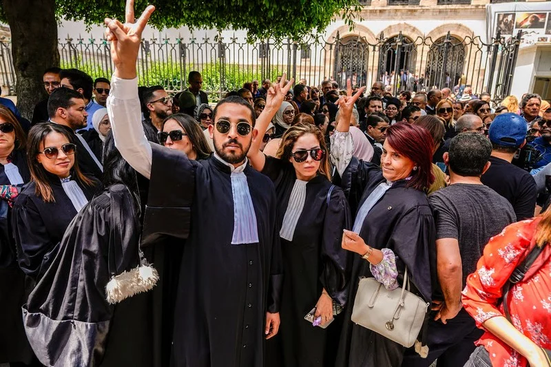 محامو تونس يحتجون دفاعا عن استقلال القضاء