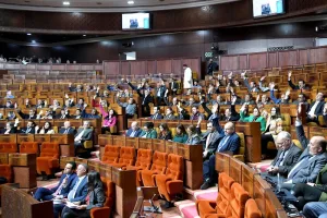 الأغلبية تدافع عن اختيارات الحكومة في ضوء تقرير الحسابات
