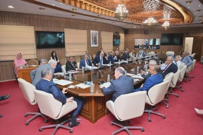 سن ورسوم المحاماة يفجران جدلا بمجلس المستشارين