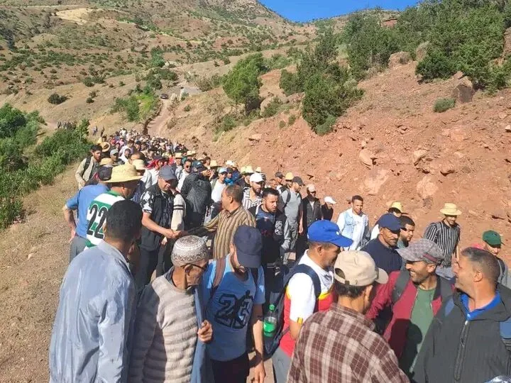 مسيرة بدواوير تفني بإقليم أزيلال تطالب بفك العزلة وتحسين الخدمات الأساسية