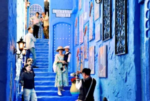 الصين تسرق مدينة شفشاون ، وملايين الزوار يتدفقون لاكتشاف سحرها المنسوخ في قلب بلاد التنين