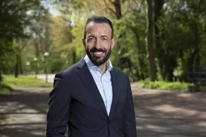 هولندا تسلّم مغربياً قيادة مؤسسة اجتماعية كبيرة … عبد الوهاب شوحو أمام اختبار إصلاح هيئة التأمينات والبطالة والعجز