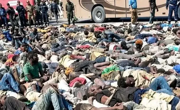 الناظور :     من الزنزانة إلى المجهول … ثلاثة طالبي لجوء سودانيين يغادرون السجن على خلفية أحداث بني أنصار
