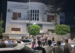 طنجة:      فيديو … توقيف ثلاثة يافعين داخل فيلا في واقعة اقتحام مثيرة وحجز أسلحة بيضاء ومخدرات