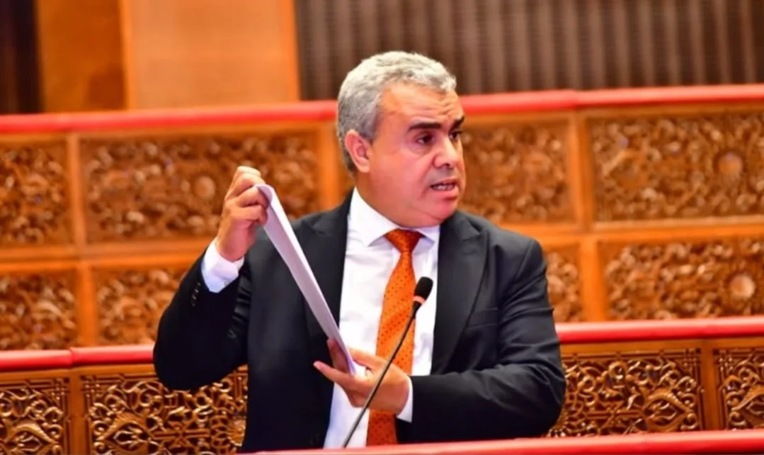 حرمان من العلاج وأجرة متوقفة … ملف أستاذ “صير” يثير العاصفة في البرلمان