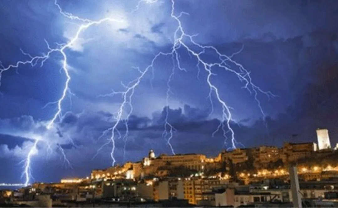 نشرة إنذارية:    زخات رعدية مصحوبة بالبرد مرتقبة بعدد من مناطق المغرب عشية الثلاثاء