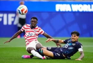أمريكا تلتهم الباراغواي برباعية في أولى مبارياتها في كأس العالم