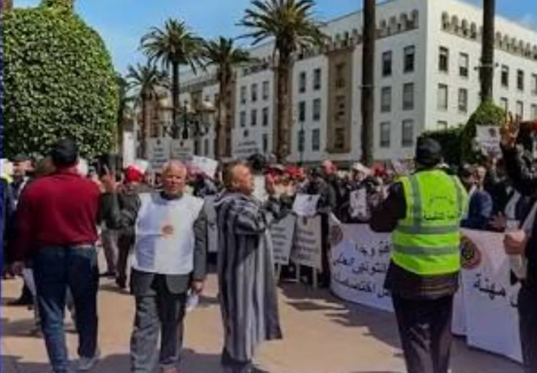 المحكمة الدستورية تُسقط قانون العدول وتُعيده إلى البرلمان