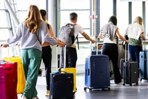 ضربة موجعة لشركات الطيران منخفضة التكلفة … الاتحاد الأوروبي ينهي “ابتزاز” رسوم الأمتعة ويمنح المسافرين حقوقاً جديدة