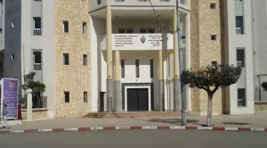 القصر الكبير :      فتح تحقيق في وفاة ضابط شرطة بعد شربه للماء القاطع