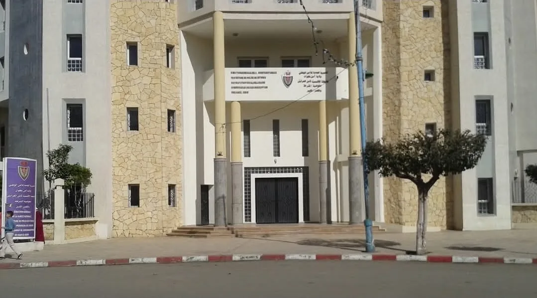 القصر الكبير :      فتح تحقيق في وفاة ضابط شرطة بعد شربه للماء القاطع