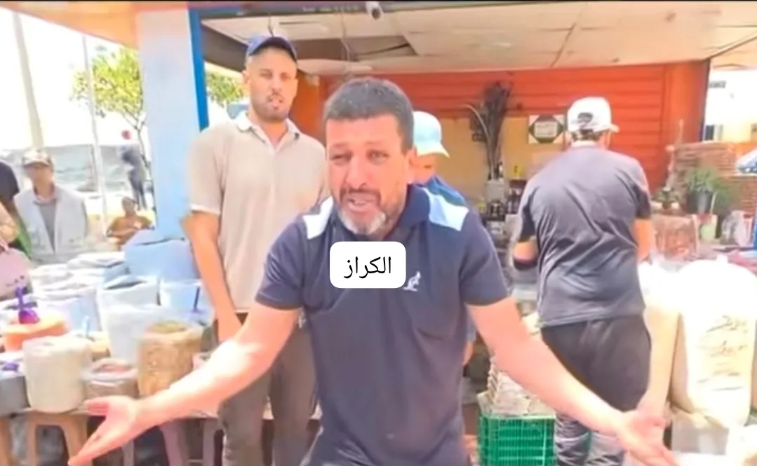 أكشاك الناظور تحت المجهر … بين إعادة الاعتبار للملك العمومي وسخرية “محلات لكل شيء” من الزميطة والخياطة إلى الدعارة !!