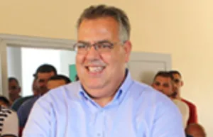 الناظور فوق نار السياسة :   فوطاط المرشح التجمعي في الانتخابات التشريعية يجمع أزواغ وحمزاوي والفايدة في لقاء انتخابي وبلقاسم يثير القلق