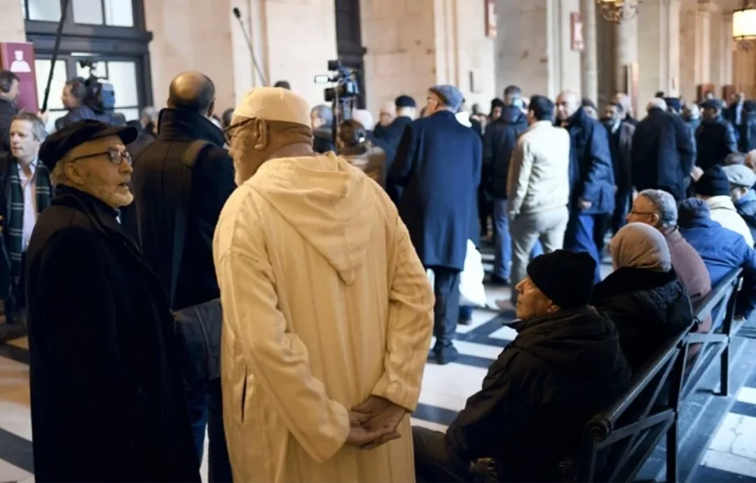 فرنسا تخطط لترحيل المغاربة المتقاعدين الذين لم يعملوا سابقا مقابل 8000 درهم شهريا