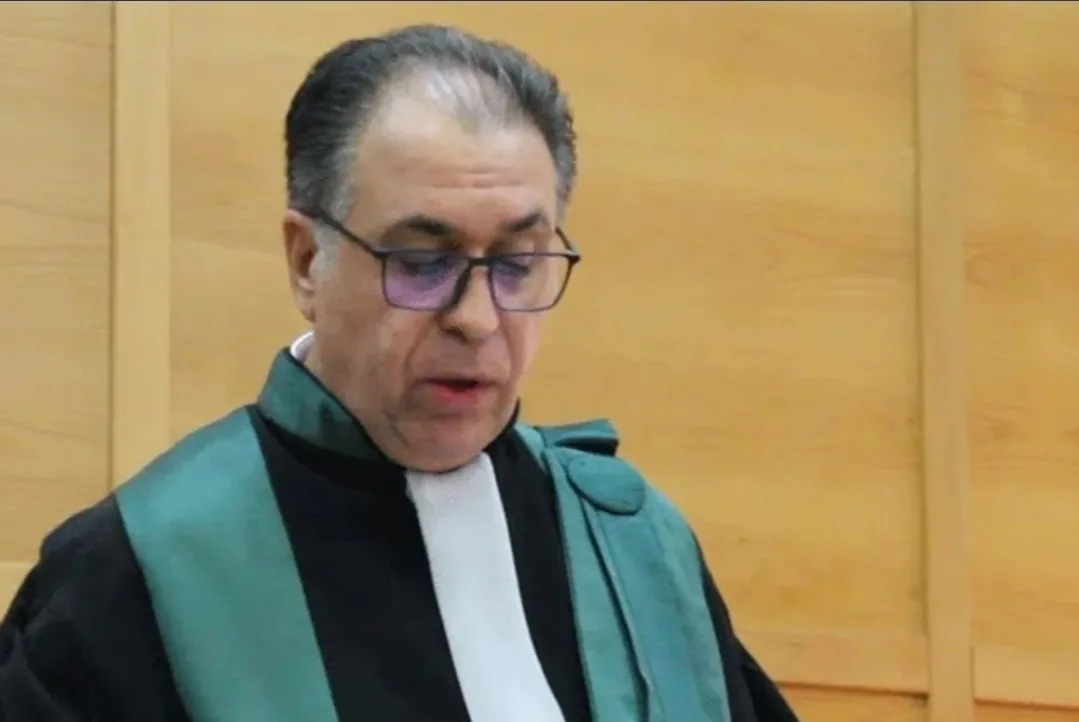 وجدة :     الدرك الملكي يستمع لمعتقل بالسجن في ملف يتابع فيه المقاول المثير للجدل المومني وموثقين بتهم النصب والتزوير والإختلاس