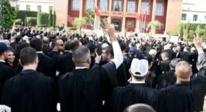 الرباط :    هيئة المحامين تصطف خلف قرار التوقف الشامل وتؤكد مواصلة التعبئة دفاعاً عن المهنة