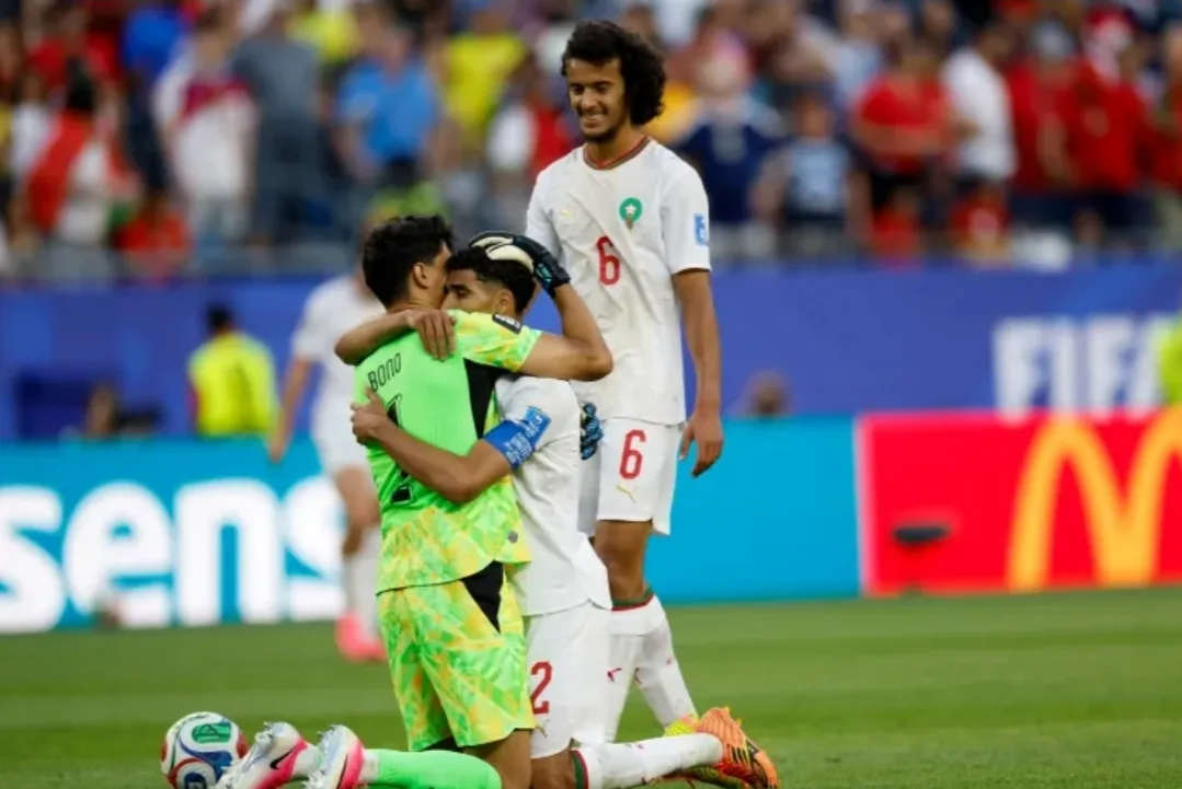 المغرب يصطدم بهولندا في ثمن الطريق نحو المجد … مواجهة مونديالية نارية ترجح كفة “أسود الأطلس”