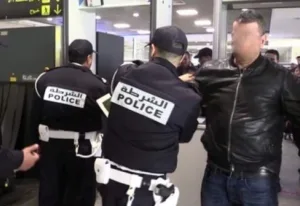 تفكيك شبكة يقودها جزائريون لتزوير وثائق الإقامة بالمغرب .. وتوقيف مبحوث عنه دولياً في قضايا المخدرات