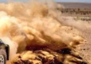 بني أنصار :      طريق بوقانا تتحول إلى “رالي مفتوح” يهدد أرواح المصطافين … مطالب بتدخل عاجل لوقف فوضى السرعة القاتلة والغبار
