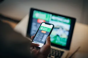 الهواتف الذكية تقود طفرة الرهانات الرياضية في المنطقة العربية