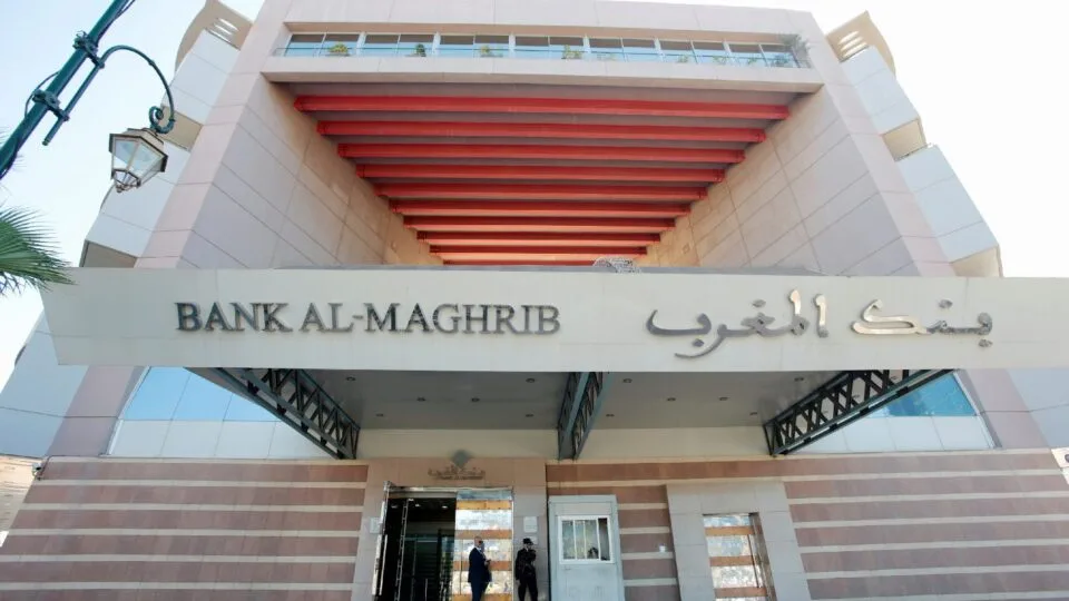 ودائع البنوك تتجاوز 1376 مليار درهم بنهاية أبريل