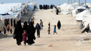 عودة جزئية لمغربيات من مخيم الهول تعيد ملف العالقين إلى الواجهة