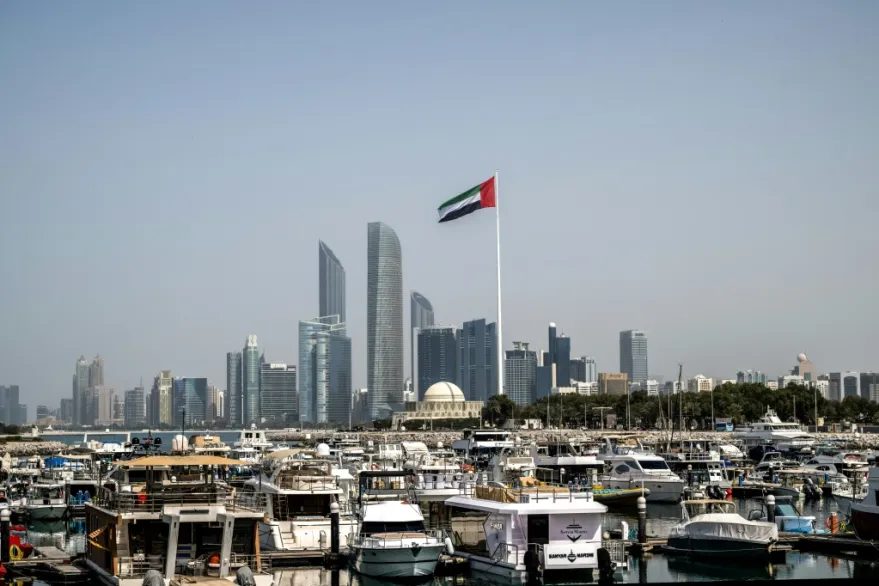 الإمارات تعلن استهداف ناقلتين في مضيق هرمز وتدين الهجوم