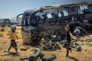 سوريا: 35 قتيلا في اصطدام حافلتين على طريق دير الزور-دمشق