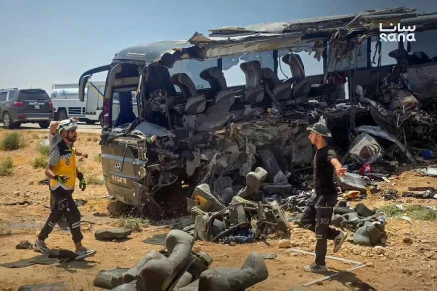 سوريا: 35 قتيلا في اصطدام حافلتين على طريق دير الزور-دمشق