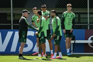 أجيري يعلن رحيله عن تدريب منتخب المكسيك بعد الإقصاء من مونديال