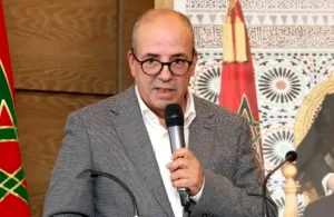 الحسيمة :     وزير الفلاحة يجتمع بكبار منتخبي الإقليم لوضع 31 جماعة قروية في صلب برنامج فك العزلة وفتح مسالك طرقية جديدة
