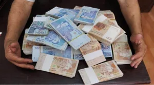 وجدة :      أرض مكروم … وثائق تكشف تلقي المقاول المومني لمئات الملايين وبيع منازل قبل إنجازها وقبل حسم الوضعية العقارية