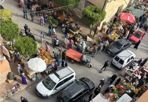 الناظور :    فوضى سوق عشوائي أمام معهد لتحفيظ القرآن ومسجد أولاد إبراهيم تضع المجلس الجماعي والسلطات المحلية في مرمى الانتقادات