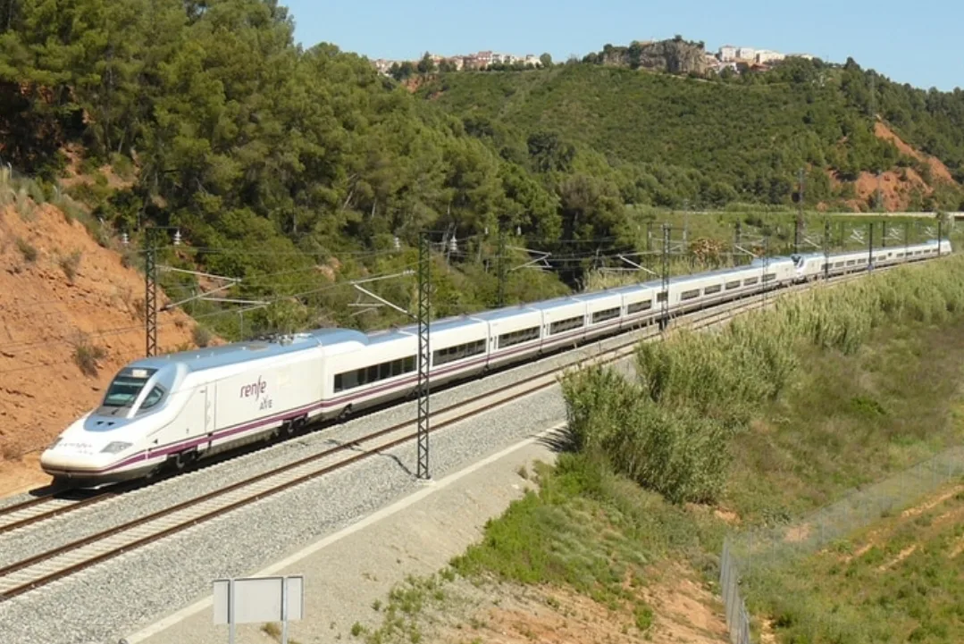 سباق مع الزمن قبل مونديال 2030 … صفقات القطارات بالمغرب تحت المجهر وتقارير إسبانية تتحدث عن تأخر في التنفيذ بسبب 600 مليار