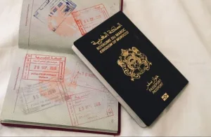الرباط :     الحكومة تعتمد مشروع مرسوم لإطلاق جيل جديد من جوازات السفر البيومترية وتؤجل الحسم في تسعيرة الأدوية