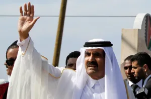 وفاة الشيخ حمد بن خليفة آل ثاني … أمير قطر السابق الذي وصل إلى الحكم بعد الإطاحة بوالده وتآمر على المغرب