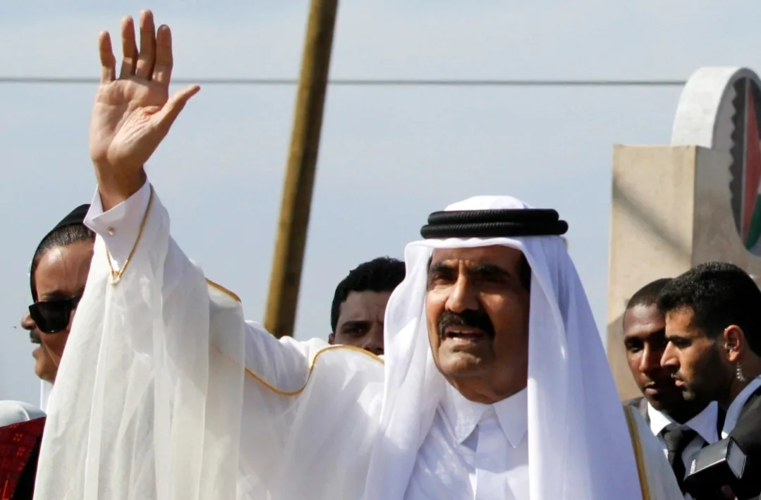 وفاة الشيخ حمد بن خليفة آل ثاني … أمير قطر السابق الذي وصل إلى الحكم بعد الإطاحة بوالده وتآمر على المغرب
