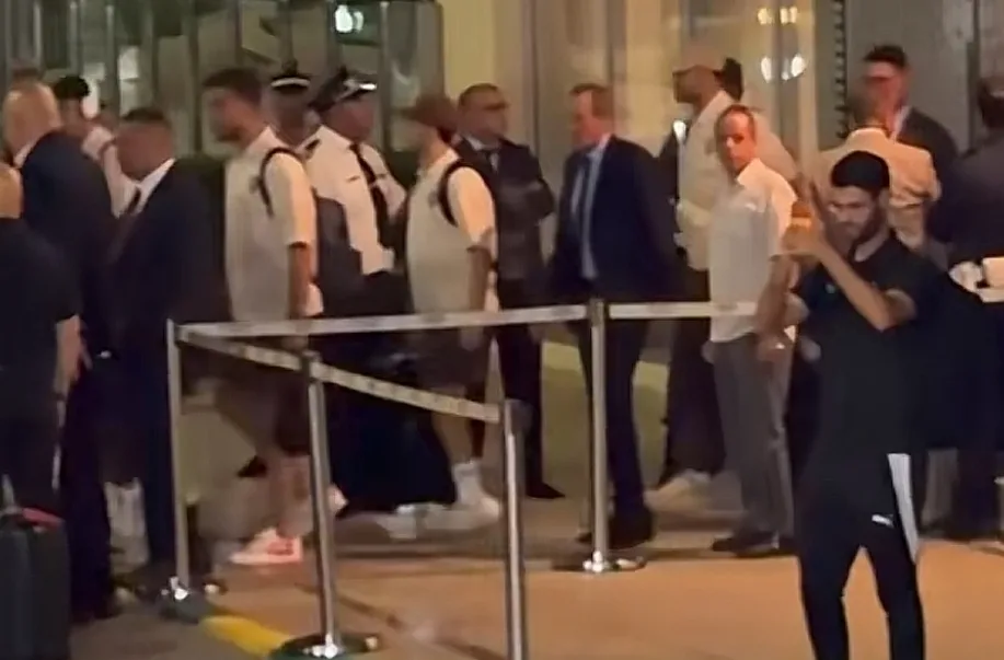 رغم المباراة الكارثية أمام فرنسا … بعثة المنتخب المغربي تصل إلى الرباط وسط استقبال حافل بعد إنجاز مونديال 2026