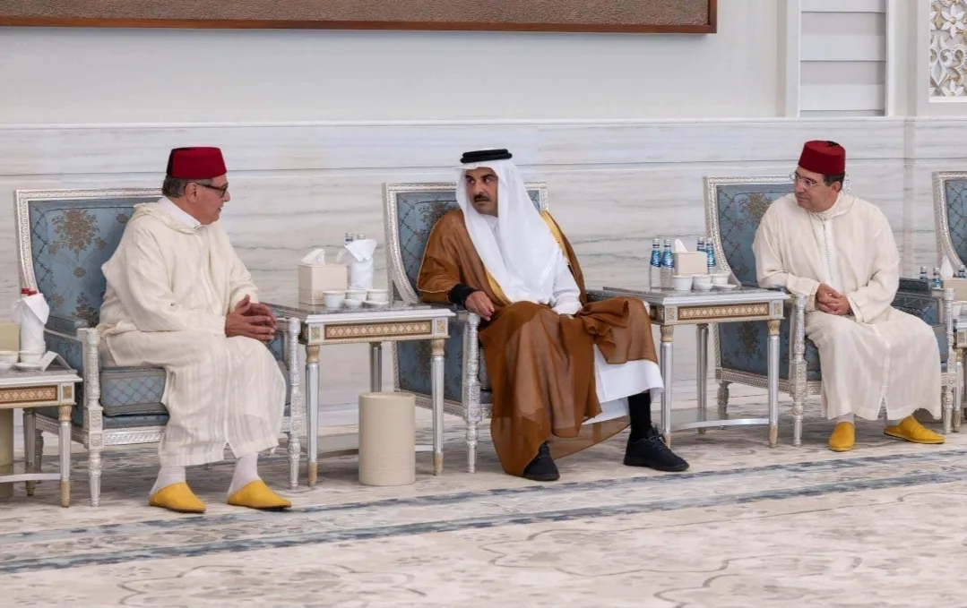 أخنوش وبوريطة في الدوحة لتقديم تعازي الملك محمد السادس في وفاة أمير قطر السابق الشيخ حمد بن خليفة آل ثاني