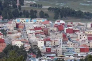 الحسيمة :       جماعة إساكن على صفيح ساخن … غضب شعبي أمام مقر الشركة الجهوية متعددة الخدمات بسبب انقطاع الكهرباء