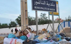 الناظور :       حرارة الصيف تكشف عورة المجلس الجماعي وتفضح واقع النظافة بالمدينة … روائح كريهة تزكم الأنوف في مختلف الأحياء !!
