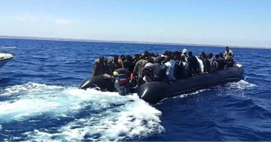 إنقاذ العشرات في حادث غرق قارب بالمياه الإقليمية الموريتانية