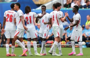 فرنسا التي بالغ وهبي في احترامها … سقوط مدوٍ أمام إنجلترا يعيد الجدل حول خيارات مدرب المنتخب المغربي