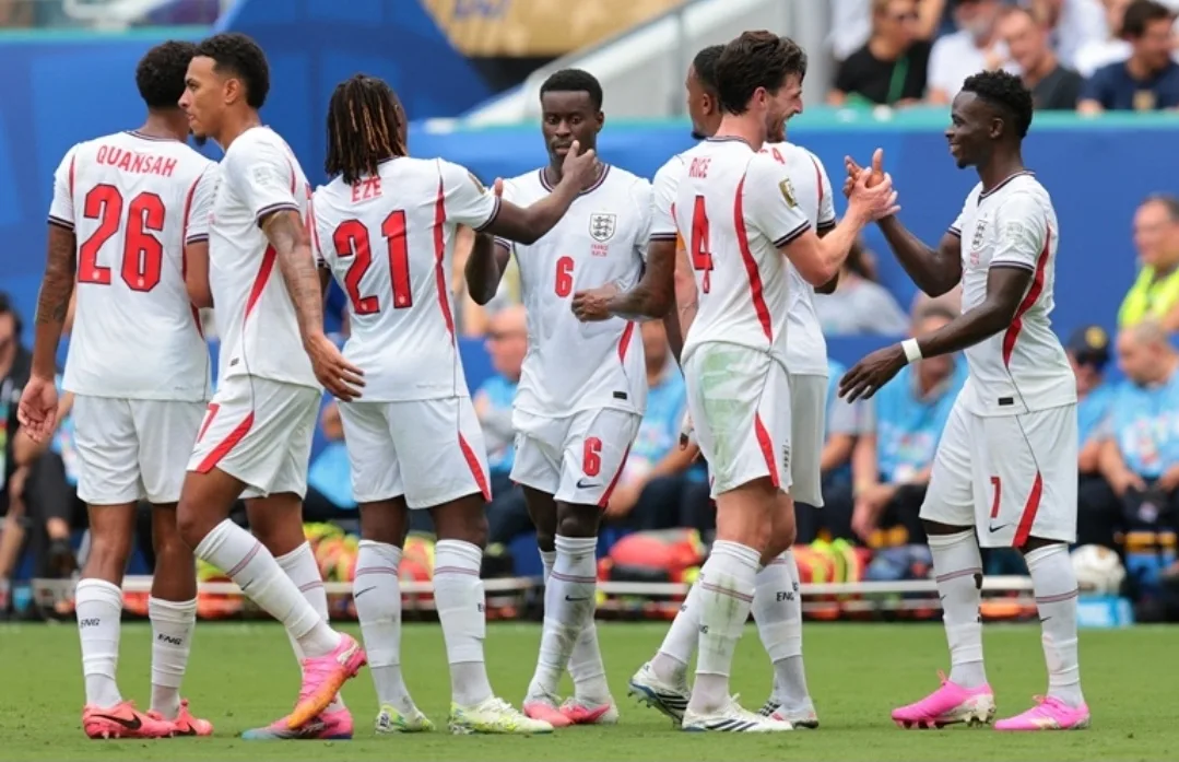 فرنسا التي بالغ وهبي في احترامها … سقوط مدوٍ أمام إنجلترا يعيد الجدل حول خيارات مدرب المنتخب المغربي