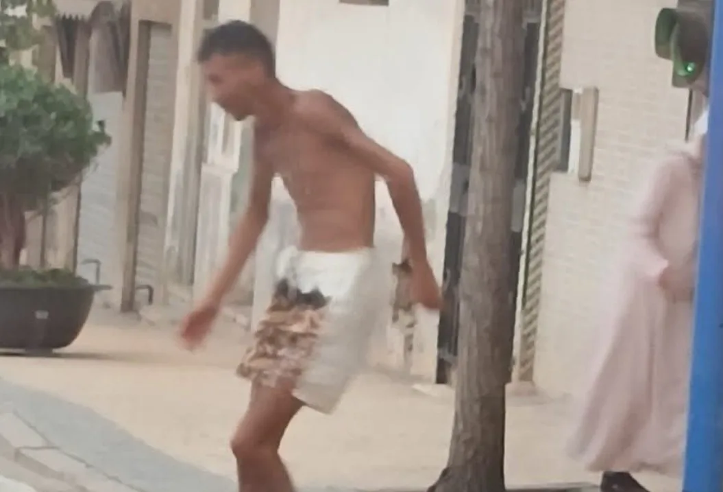 الحسيمة :    تصاعد قلق الساكنة من انتشار المتشردين والمختلين عقلياً ومطالب بفتح تحقيق حول فرضية “ترحيل” الحالات من مدن أخرى