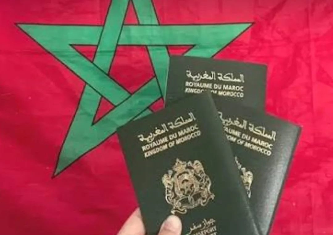 جواز السفر المغربي يتفوق على نظيره الجزائري بـ 15 دولة دون تأشيرة !