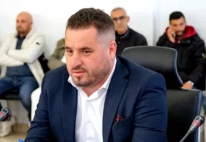 الحسيمة:       وثيقة تفجر الجدل بإمزورن … مستشار جماعي يتهم رئيس المجلس بهدر المال العام وخرق القانون في تشغيل الأعوان العرضيين
