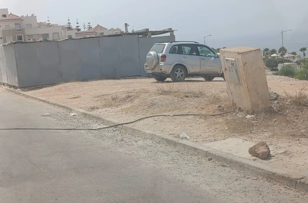 الحسيمة :    شبهات حول ربط عربة تجارية بالكهرباء خارج الإطار القانوني بتجزئة بادس تفتح باب التساؤلات حول الرقابة