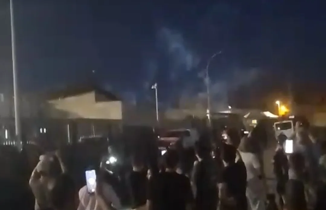عاجل :     بني أنصار … مواجهات عنيفة هذه الليلة واقتحام قاليطة وحرائق قرب باب مليلية والرصاص المطاطي يدوّي على الحدود